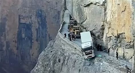 Truck spends three days dangling over China cliff 